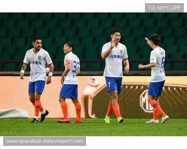 山东泰山高速换位制造大面积空档，险些破门