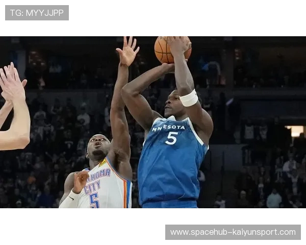 巴恩斯横移抢断后快攻滑翔入框